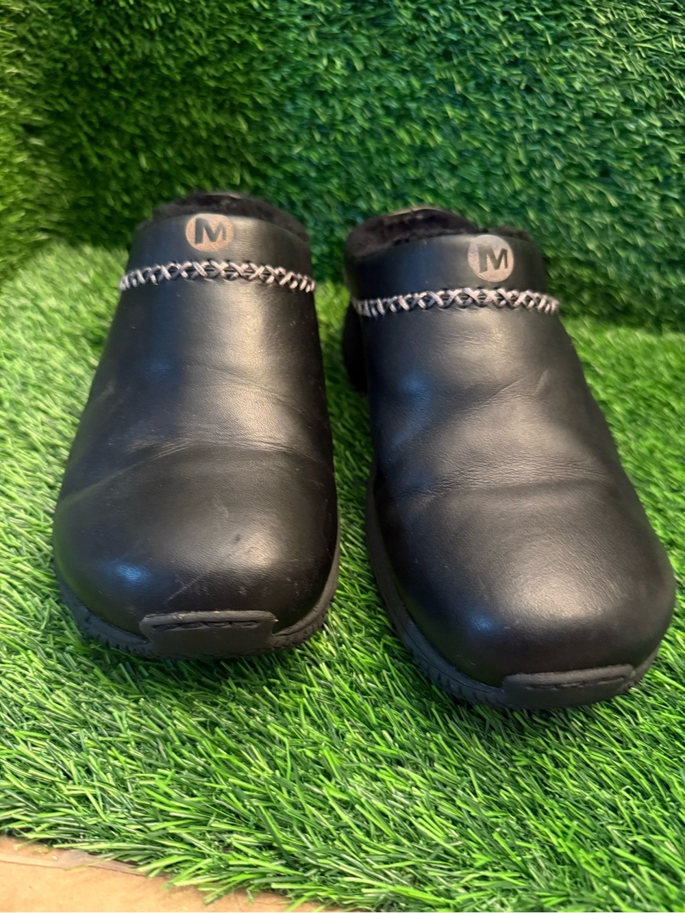 Merrell women’s Encore Chill black leather Slip-On Clogs lined size 9